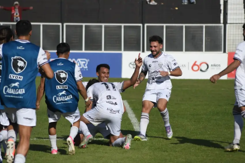 Segundo triunfo al hilo de For Ever: goleada 3-0 a San Miguel que lo aleja del descenso