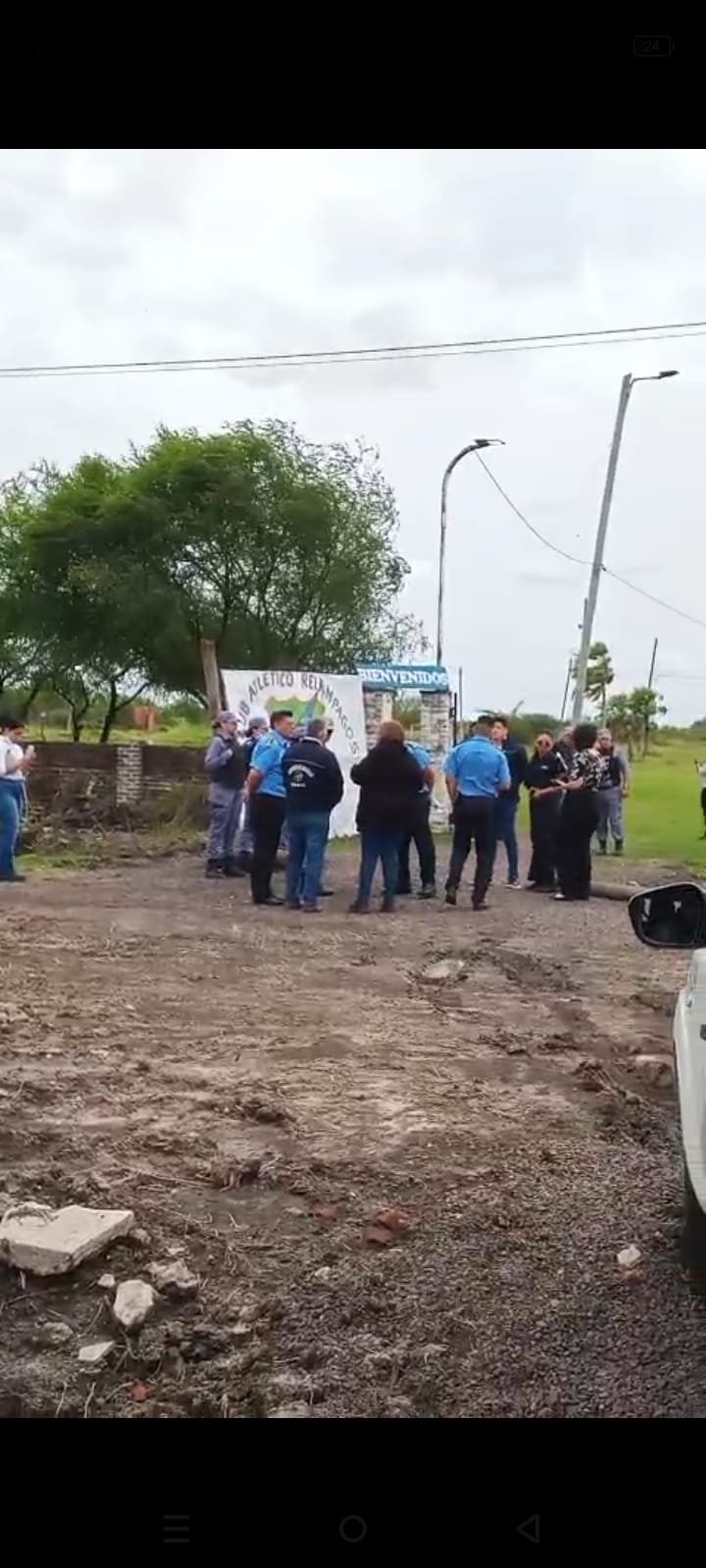 Mega operativo en la San Martín al 3900: desalojaron a la familia que cuidaba la escuela de fútbol Relámpago y la zona sur se quedó sin el espacio